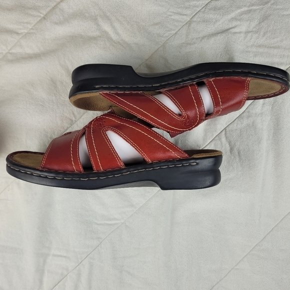 Clarks red leather slip on sandals with straps white stitching beach vacation 7 - Picture 9 of 10
